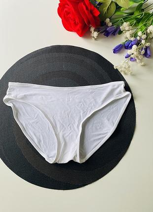 Білі еластичні трусики