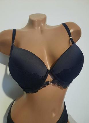 Бюстгальтер .шикарна форма з пушапом.,нові.
