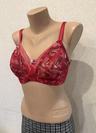 Бюстгальиер розміру 75д