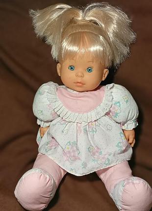 Кукла с мягким туловищем и закрывающимися глазами