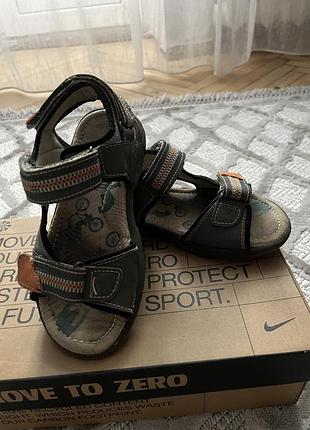 Шикарні хлопчикові босоніжки