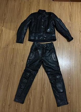 Байкерський шкіряний костюм