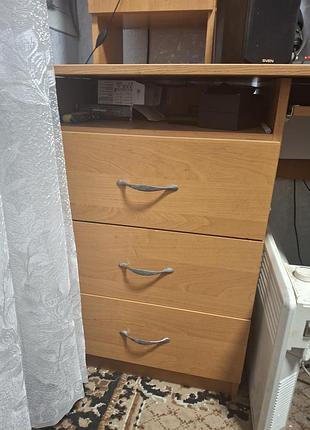 Продам стіл письмовий 4