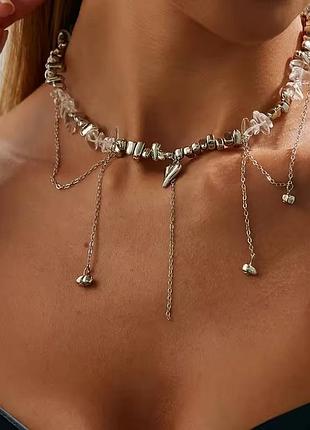 Украшение с крошками хрусталя и каскадом цепочек с сердцем