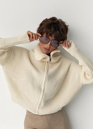 Продано  в'язаний короткий кардиган з довгим коміром