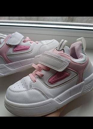 Кросівки на дівчинку