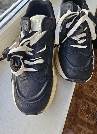 Кроссовки 41 р , новые