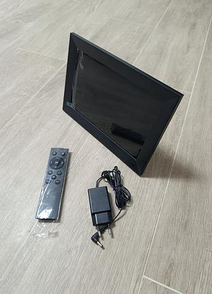 Фоторамка hd advertisng / digital photo frame бренду pure wo.. она позволяет просматривать фотографии и видео