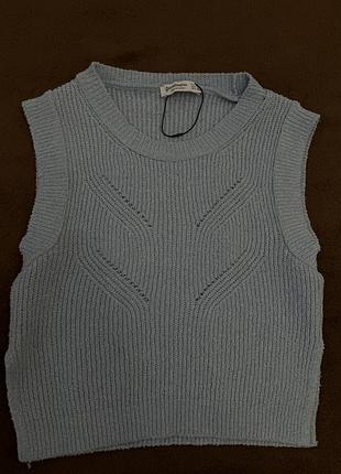 Вʼязана блакитна жилетка