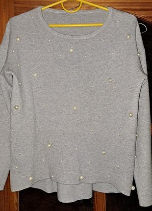 Светр прикрашений бусинамі під перли