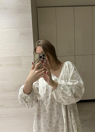 Ніжна сукня з квітковим принтом