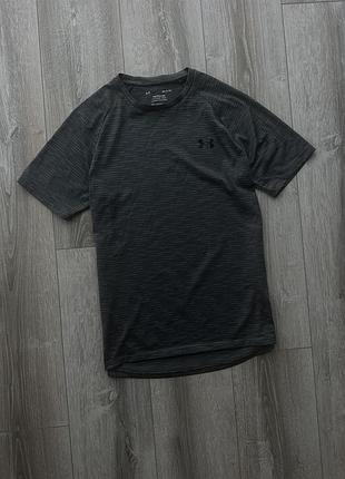 Футболка under armour
