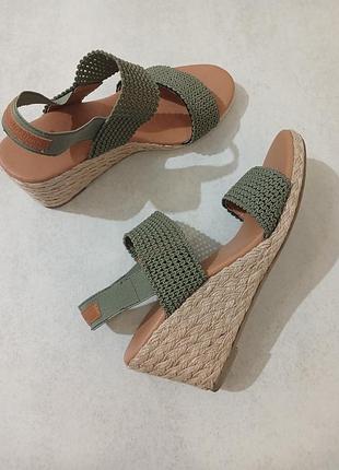 Фирменные босоножки 39р