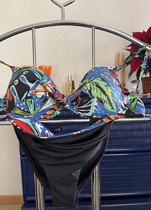 Купальник итальянский чёрный цветной принт абстракция чашка яркий принт