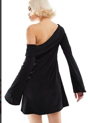 Сукня на одне плече