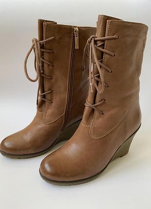 Новые женские ботинки mascotte коричневого цвета ,  кожаные на танкетке внутри цигейка 35 размер 36