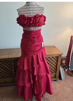 Довга нарядна вечірня сукня червона