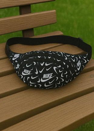 Чорна бананка nike з хвилястим принтом