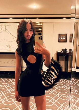 Сексуальна сукня з вирізом