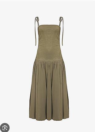 Платье миди с камнями и объемной юбкой