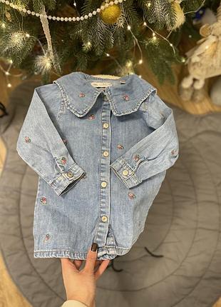 Джинсова сукня з комірцем у квітковий принт zara