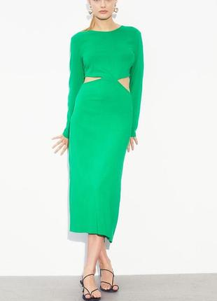 Ефектне з розрізами на талії та ззаду плаття 👗