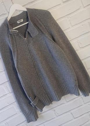 Мужской кардиган на молнии moschino jeans состав шерсть ангора серого цвета размер м