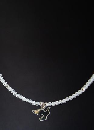 Чокер из натуральных камней ( горный хрусталь) и подвеской птичка из серебра 925