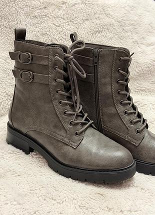 Черевики жіночі landrover 40 р. нові ( уст 25.5/26 см)
