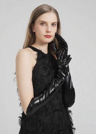 Рукавички довгі у чорному кольорі з замінника шкіри для фотосесії та образів