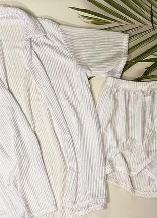 Черный и белый костюм пляжный женский шорты с высокой посадкой и рубашка