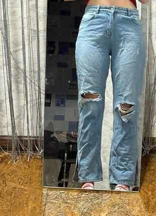 Джинси з розрізами, розмір 42 в чудовому стані без дефектів є розрізи на зовнішній стороні штанів