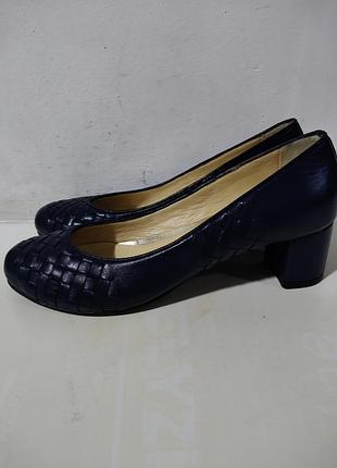 Туфли фирмы gorgeous, производитель венгрия, изготовитель камбоджа, размер 37, 5, стелька 23, 5, каблук 4,5.
