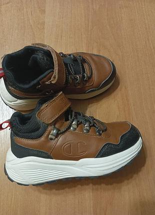 Офигенные качественные кроссовки унисекс от известного бренда