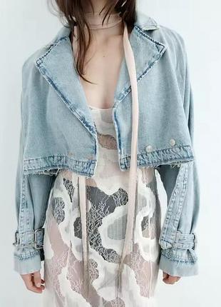 Стильна укорочена джинсівка вільного крою