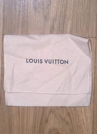 Пильник от louis vuitton для сумок.