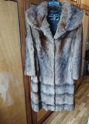 Жіноча шуба з бабака