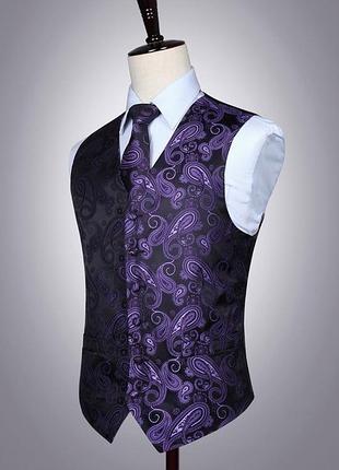 Жилет із фіолетовим квітковим візерунком «пейслі» у стилі жакард