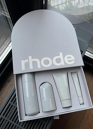 Набір догляду від  rhode four daily skin essentials kit