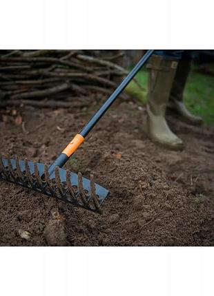 Грабли садовые универсальные fiskars solid (f-1003466) 4