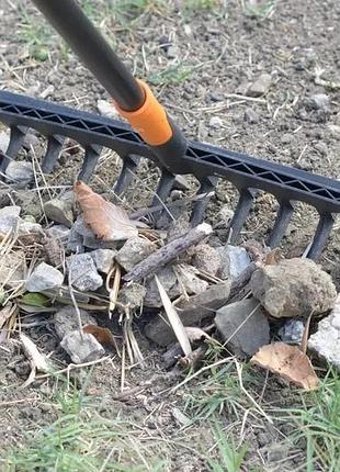 Грабли насадка универсальные fiskars solid (1014917) 4