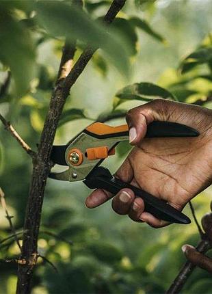 Секатор плоскостной fiskars solid p331 (1057163) 3