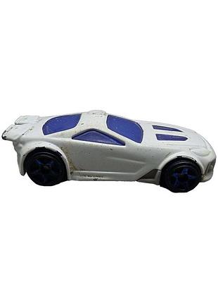 Іграшкова машинка техніка б/у hot wheels white car made for mcdonald's 2012