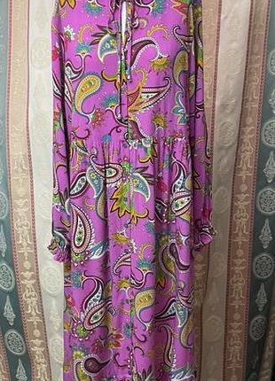 Довге яскраве плаття