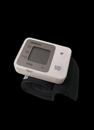 Тонометр б/у omron rs2