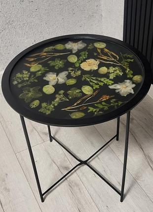 Столик-таца из эпоксидной смолы с сухоцветами.