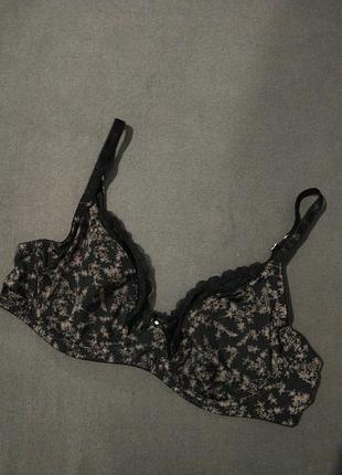 Бюстгальтер в принт с кружевом
