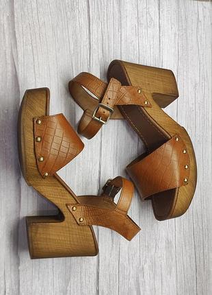 Босоніжки next