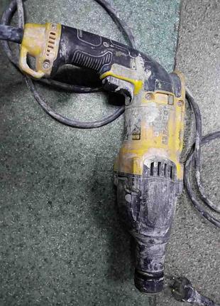 Перфоратор б/у dewalt d25133k 2