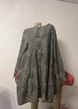 Сукня в анімалістичному принті